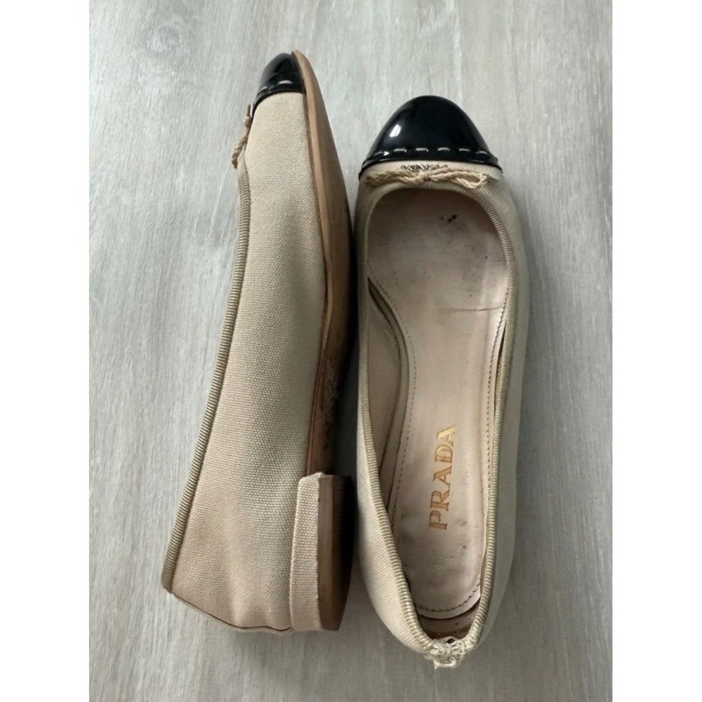 Prada Ballet Flats Womens 7 Beige Black Good Patent Cap Toe Bow Logo Hardware - Picture 4 of 15